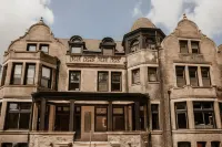 The Dubbel Dutch Hotels in Milwaukee
