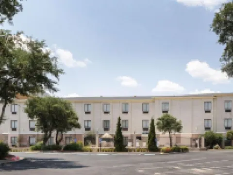 Comfort Inn & Suites Hotels in Burnet