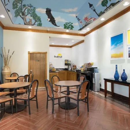 Days Inn & Suites by Wyndham Big Spring