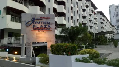 Jomtien Plaza Residence Hôtels à : Plage de Jomtien (Jomtien Beach)