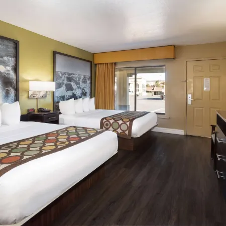 Super 8 by Wyndham Nau/Downtown Conference Center