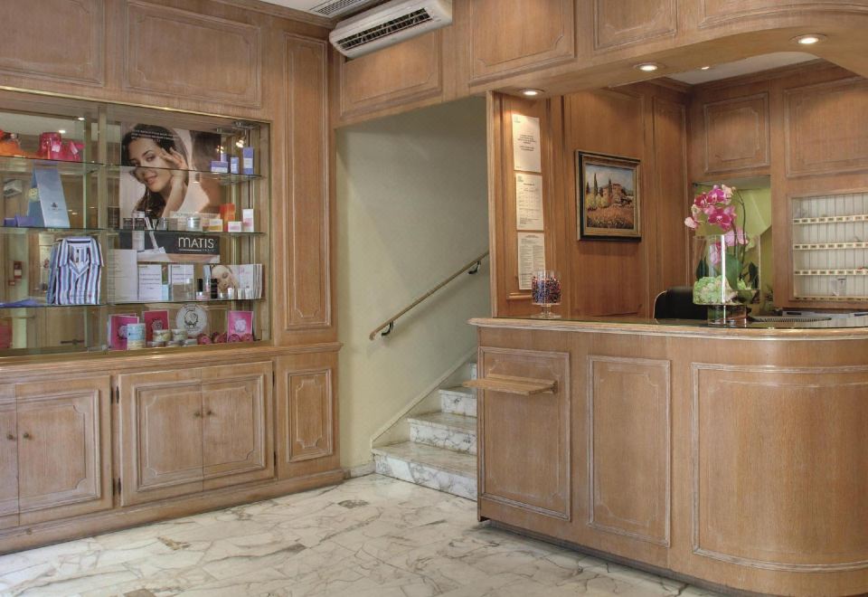 Hotel Cannes Centre Univers Over view