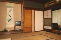 Mogamiya Ryokan Hotels in Саката