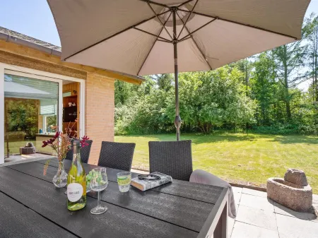 "Tille" - 700m to the Fjord Отели в г. Roslev