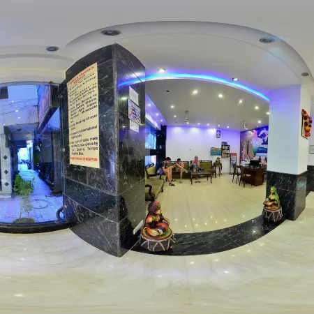 Amax Inn Отели рядом с достопримечательностью «Пахар-Ганж»