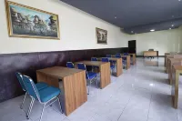 RedDoorz Plus near Universitas Indonesia