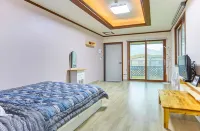 Namhae Uyeongwa Inyeon Pension Uyeon Hotels near Imjinseong Fortress
