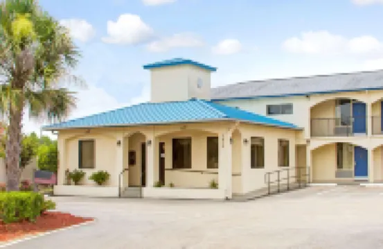 Super 8 by Wyndham Walterboro