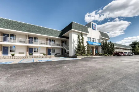 Motel 6 Niantic, CT - New London Отели рядом с достопримечательностью «Парк штата Роки Нек»