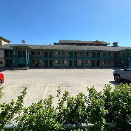 Super 8 by Wyndham Sicamous