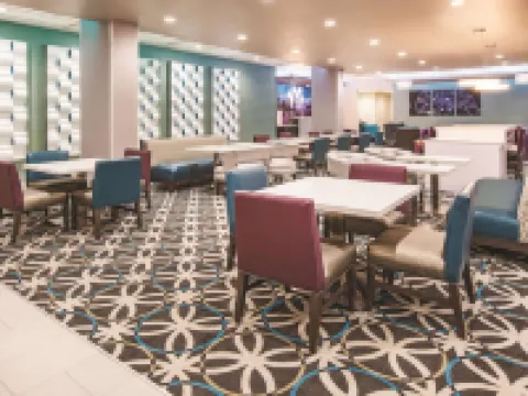 La Quinta Inn & Suites by Wyndham Dallas Plano - the Colony Hotels in The Colony