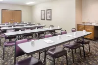 Super 8 by Wyndham Iola KS