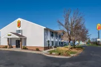 سوبر 8 باي ويندام بورتاج Hotels near Cascade Mountain