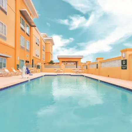 La Quinta Inn & Suites by Wyndham Cotulla