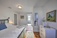 Bright Apartment - 1/2 Mi to Greenport Harbor!