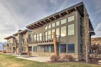 Modern Townhome w/ Mtn Views < 7 Mi to Ski Resorts - Apartments