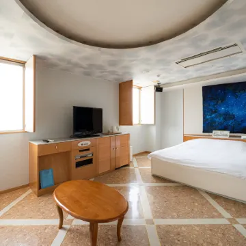 Hotel Tiki Hotels near Mount Bizan