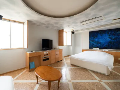 Hotel Tiki Hotels near Mount Bizan
