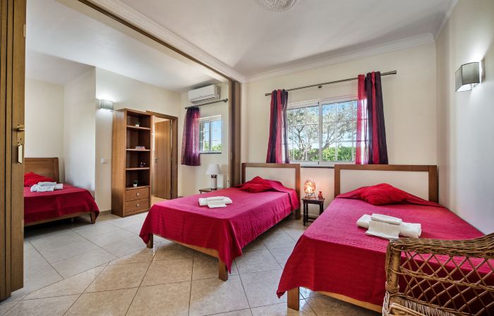 Peaceful Villa with Pool & Spacious Garden