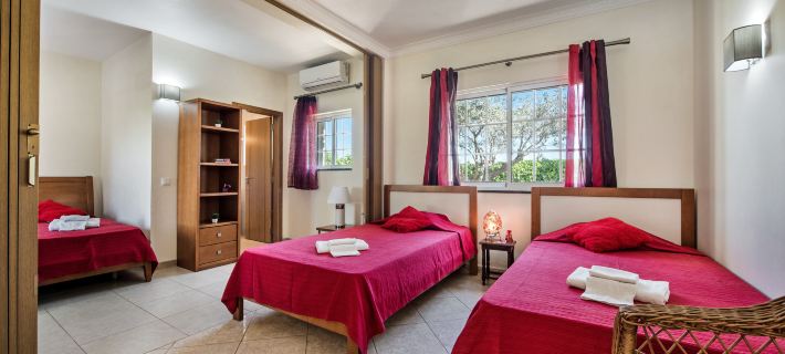 Peaceful Villa with Pool & Spacious Garden Ξενοδοχεία στην πόλη Silves