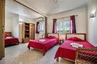 Villa Rodrigues - Private Pool & Comfort in the Algarve Hotels in Pera