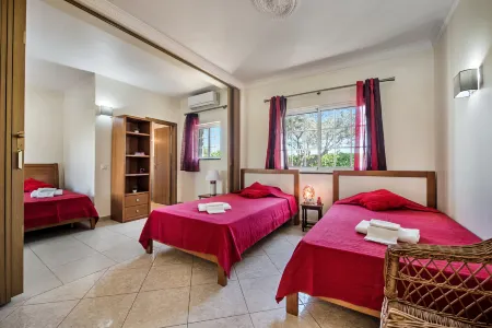 Villa Rodrigues - Private Pool & Comfort in the Algarve Отели в г. Пера