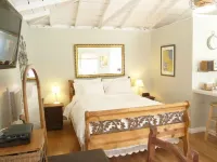 帶共享游泳池和花園的迷人卡爾弗城小屋 鄰近Cozy Inn的酒店
