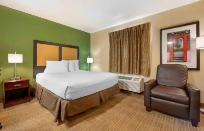Suburban Studios Indianapolis Northwest - College Parks Hotels in Indianapolis