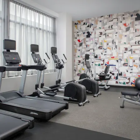 SpringHill Suites New York Queens Отели рядом с достопримечательностью «Сотбис»