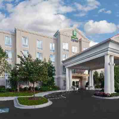 Holiday Inn Express & Suites Concord Hotel Exterior