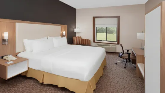 Holiday Inn Express & Suites Dayton West - Brookville