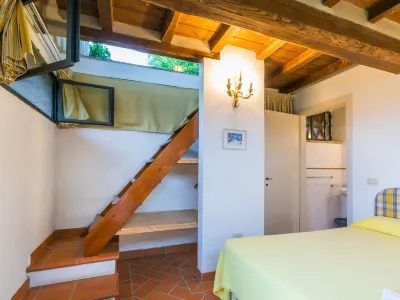 Podere Piastriccio/Casa di Vetro Hotels near Chiesa parrocchiale dei Ss. Matteo e Colombano