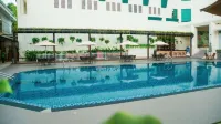 Emerald Garden International Hotel - Pools