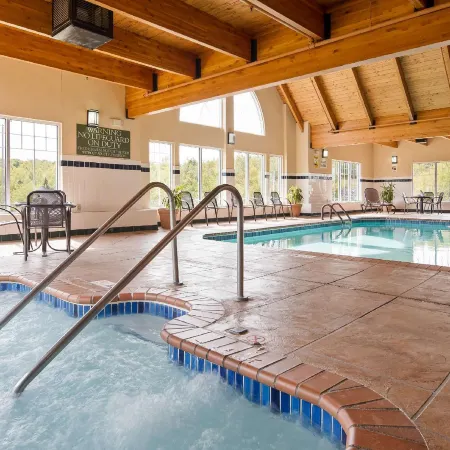 Duluth Inn & Suites Near Spirit Mountain