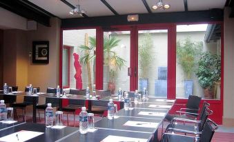 Porte de Versailles Hotel