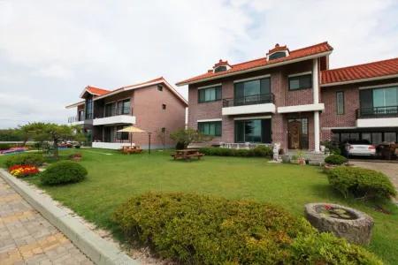 Gyeongju Bomunnamchon Pension Отели рядом с достопримечательностью «Gyeongju World Entertainment Park»