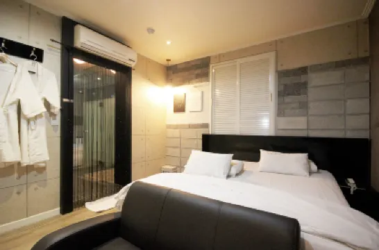 Suwon Tree Hotels near Suwon Museum