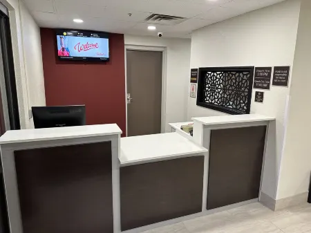 Red Roof Inn Charleston - Dunbar Отели в г. Данбар