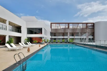 The Artiste Kochi, a Tribute Portfolio Hotel Отели рядом со станцией Ernakulam Jn