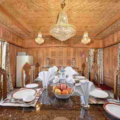 WelcomHeritage Gurkha Houseboats Dining/Meeting Rooms