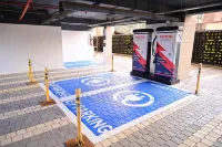 Ramada Encore by Wyndham Bareilly Civil Lines - parkir