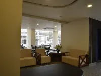 Ladybird Hotel Hotele w: Shillong