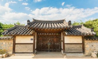 Gyeongju Stone Lantern Home Hanok Stay