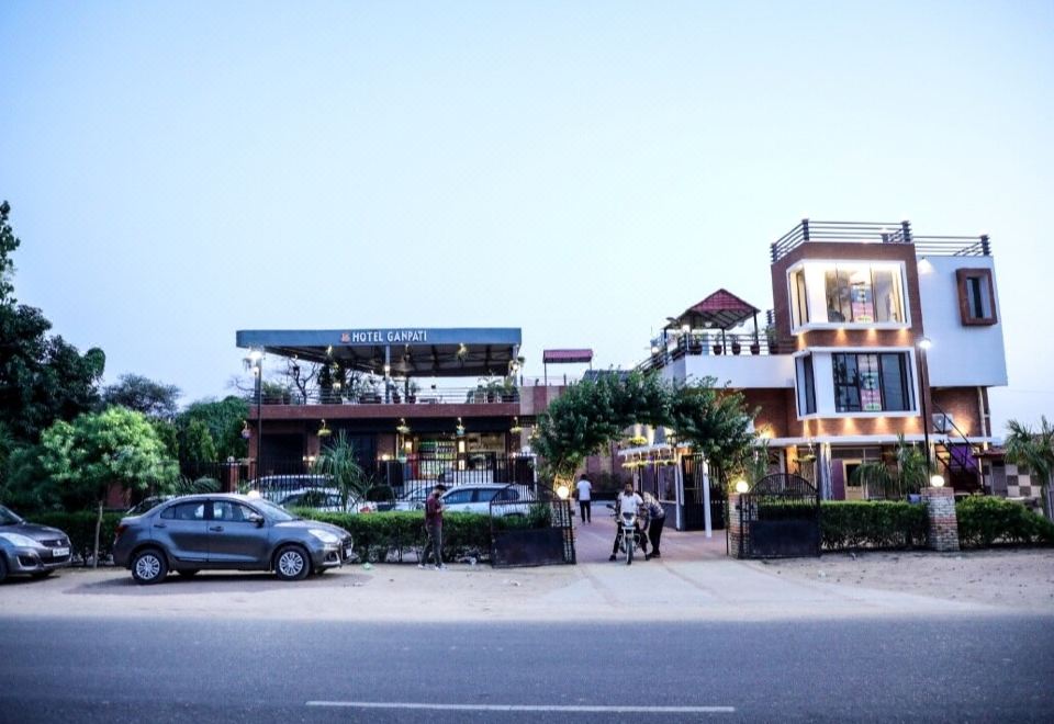 Hotel Ganpati - Housity