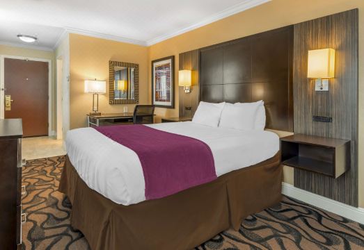 베스트 웨스턴 플러스 에어포트 플라자