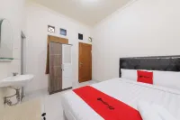 RedDoorz at Meruya Utara Hotel dekat Taman Pintu Kampung Blok DD Palm Ganda Asri 2
