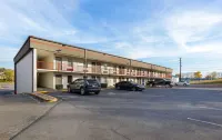 Super 8 by Wyndham Kingsport - Parkplatz