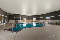Holiday Inn Express & Suites OKMULGEE by IHG - parking