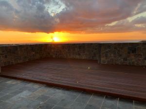 Sunset View Apartment with Rooftop