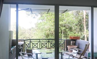 B821 Silverpark Resort@2R walk down 8 step
